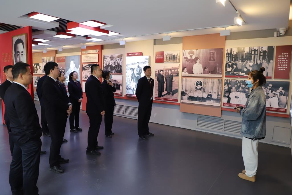 营口市石佛地区人民检察院组织干警在参加跨市交叉巡回检察中到周恩来少年读书旧址纪念馆参观学习